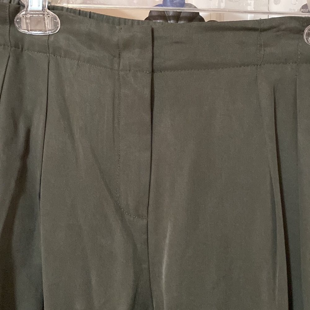 NWT Chico's Capris Size 2P/petite large - Picture 2 of 5